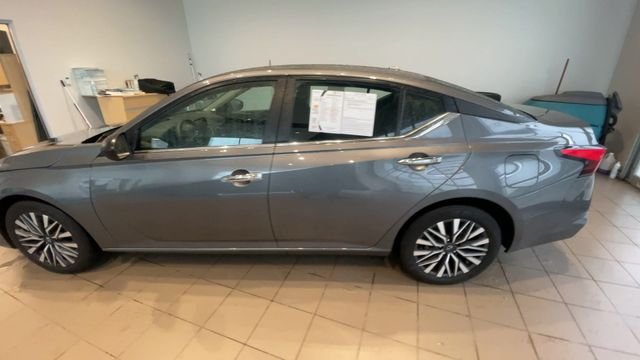 2025 Nissan Altima SV - Photo 7