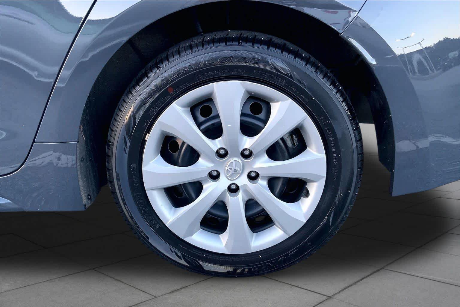 Used 2025 Underground Toyota LE image 10