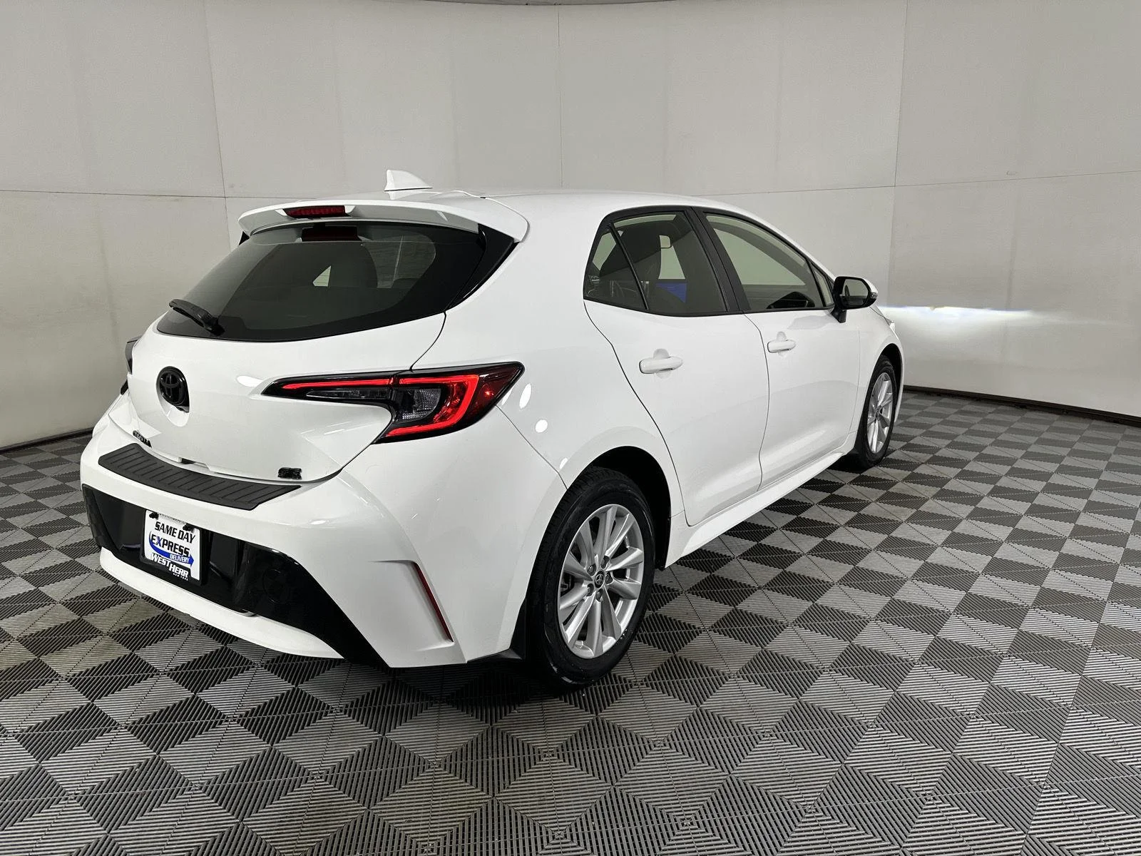 Used 2024 Ice Cap Toyota SE image 19