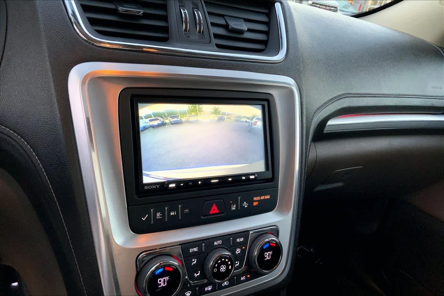 Used 2014 Champagne Silver Metallic GMC SLT image 26