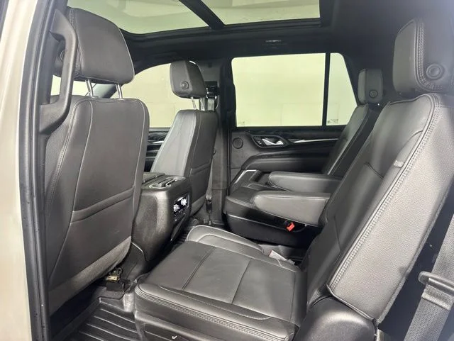 Used 2022 White Frost Tricoat GMC Denali image 12