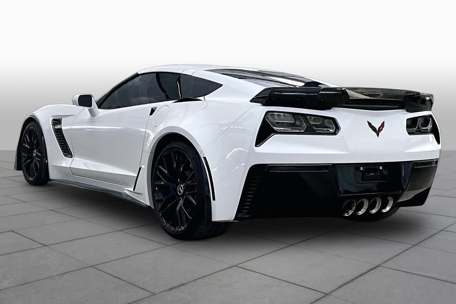 Used 2015 Arctic White Chevrolet Z06 2LZ image 12