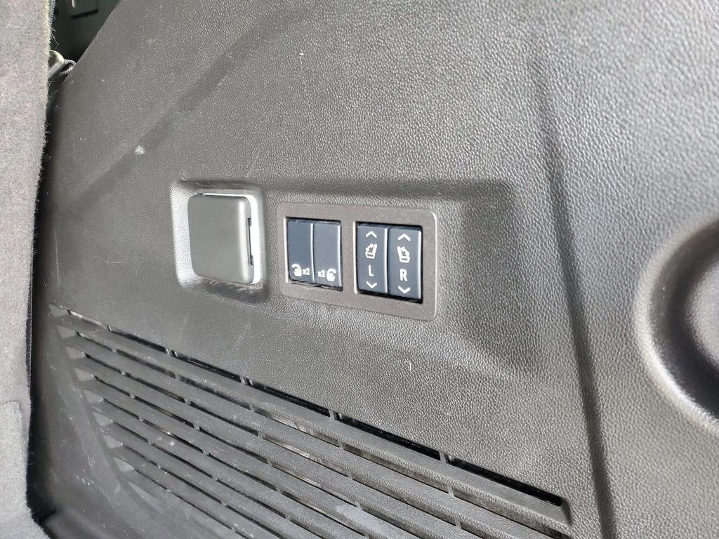 Certified Used 2024 Sterling Gray Metallic Chevrolet Z71 image 31