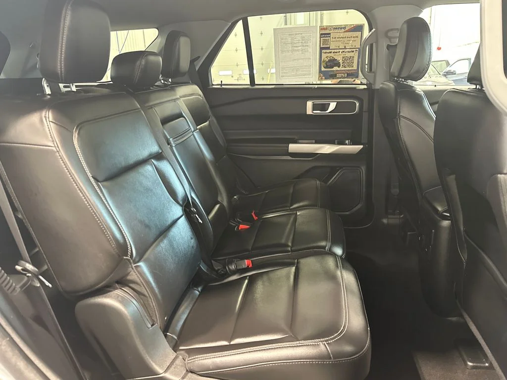 Used 2024 Silver Ford XLT image 32