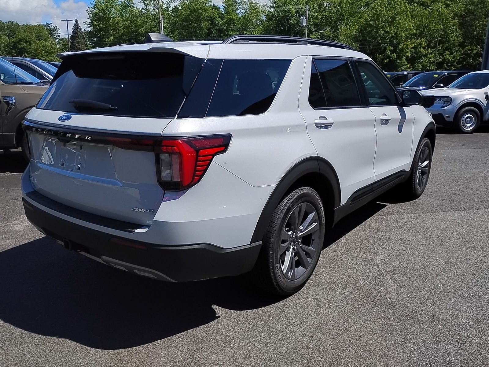 New 2026 Space White Metallic Ford Active image 7