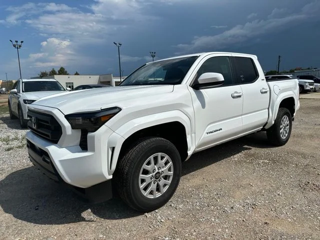 Used 2025 White Toyota SR5 image 6