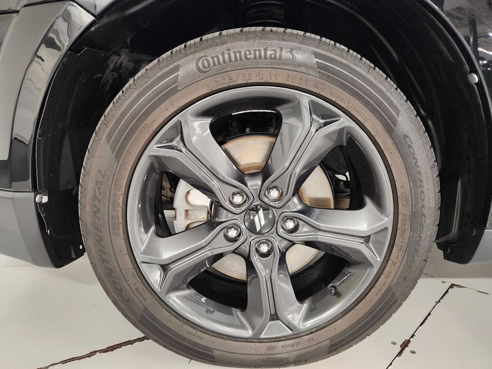 Used 2018 Pitch Black Clearcoat Dodge Crossroad image 8