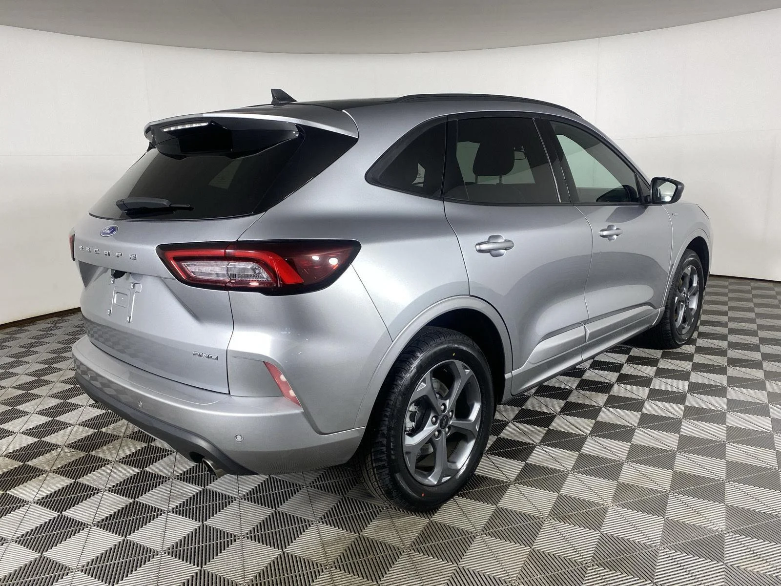 Used 2023 Iconic Silver Metallic Ford ST-Line image 17