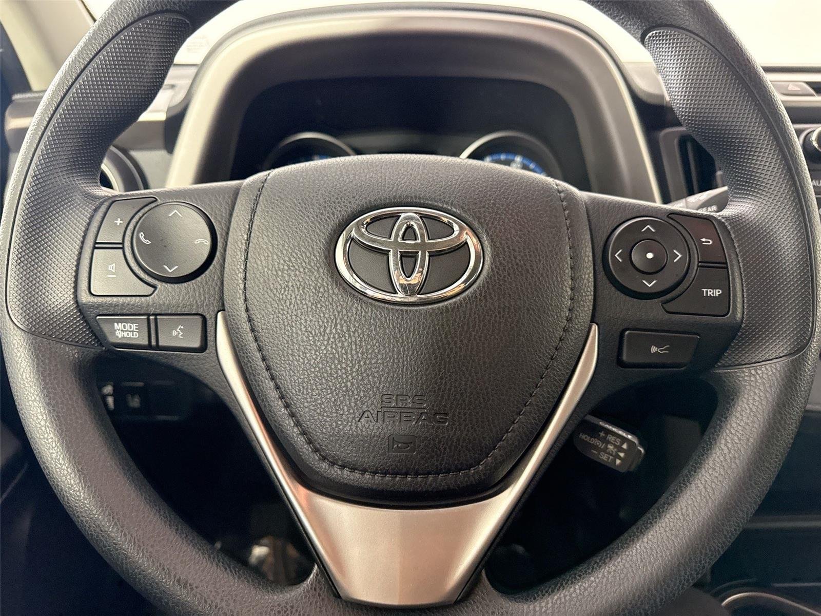 Used 2018 Super White Toyota LE image 15