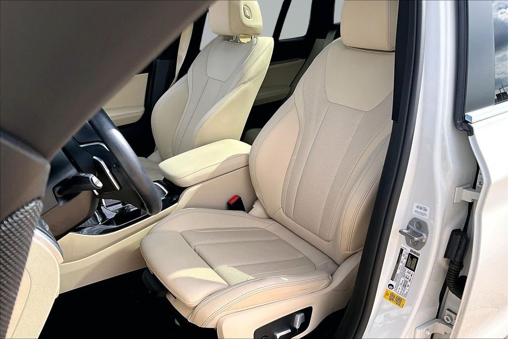 Used 2022 White BMW sDrive30i image 24