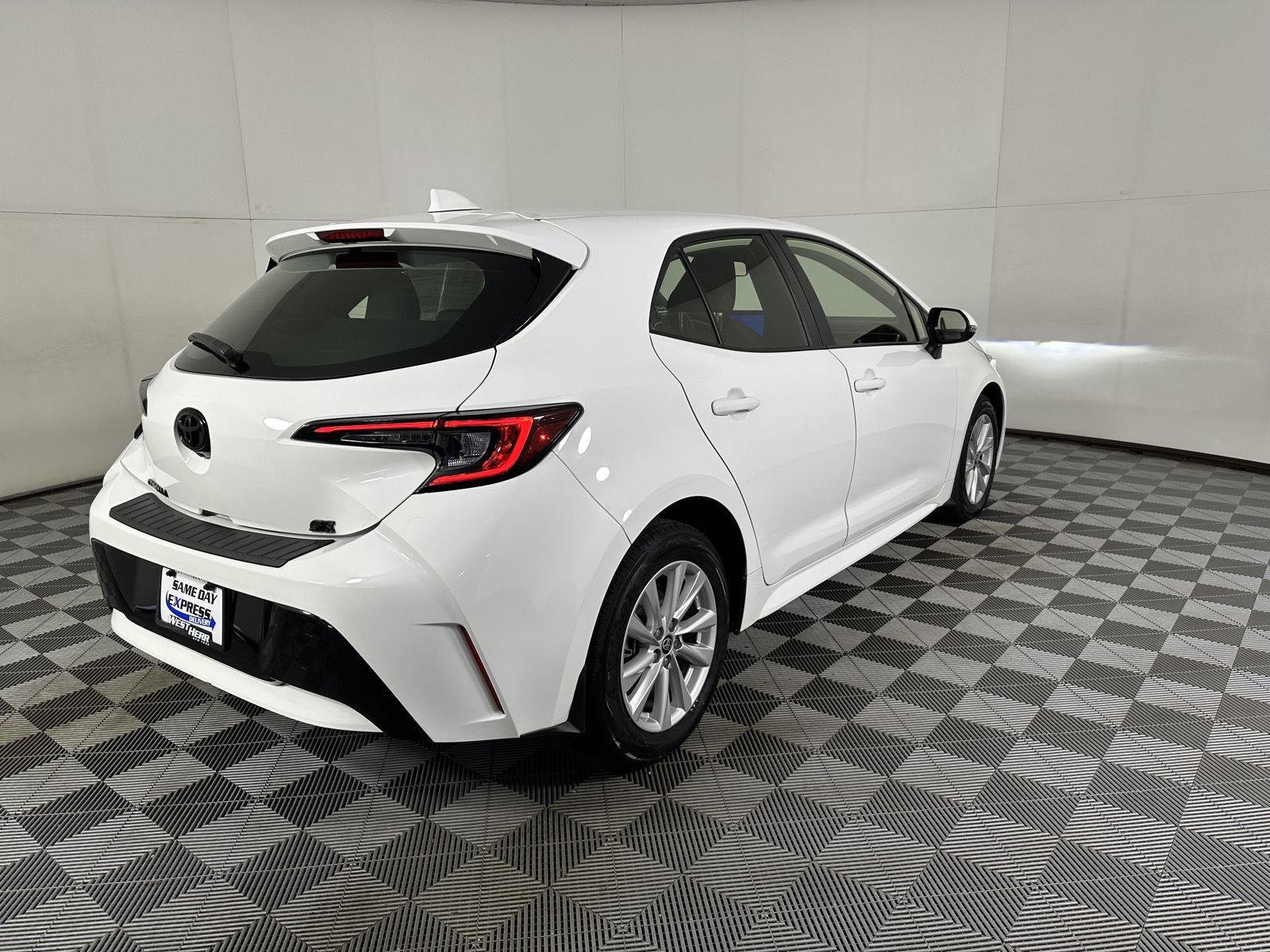 Used 2024 Ice Cap Toyota SE image 19