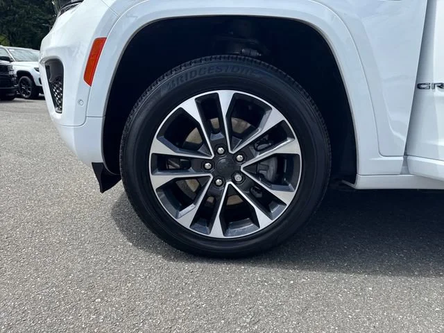 Used 2023 Bright White Clearcoat Jeep Overland 4xe image 28