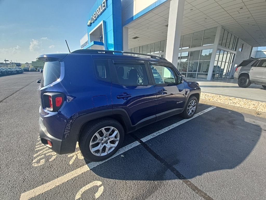 Used 2018 Blue Jeep Latitude image 10