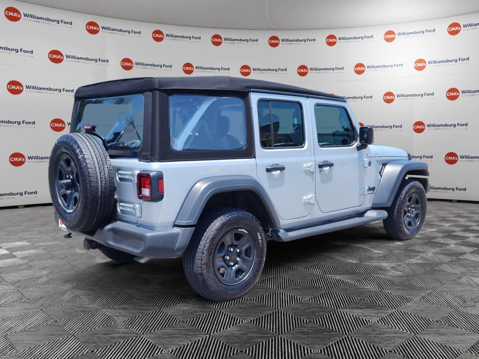 Used 2024 Silver Zynith Clearcoat Jeep Sport S image 5
