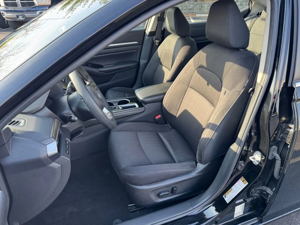 Used 2023 Super Black Clearcoat Nissan 2.5 SV image 17