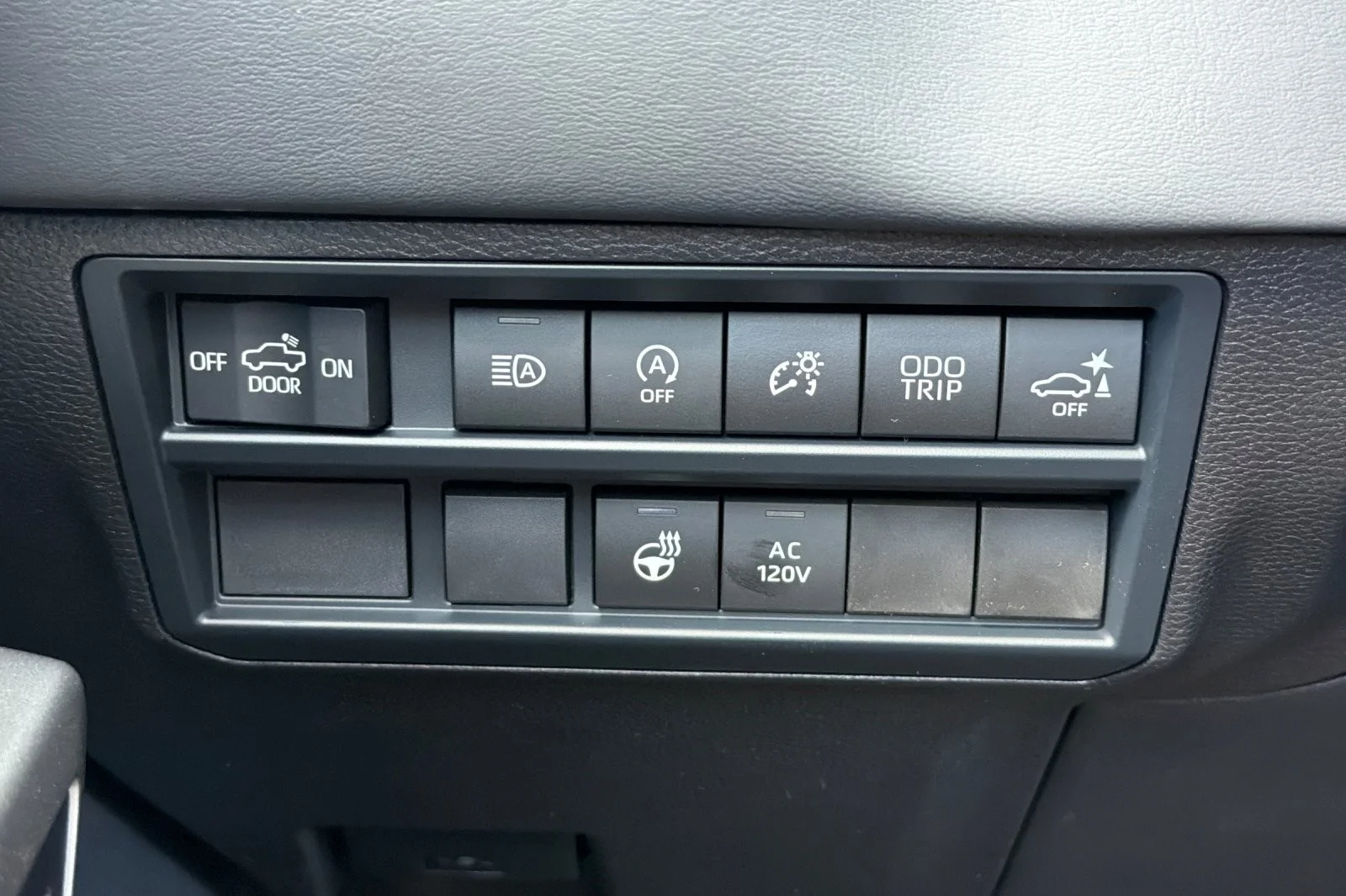 New 2026 Magnetic Gray Metallic Toyota  Platinum image 28
