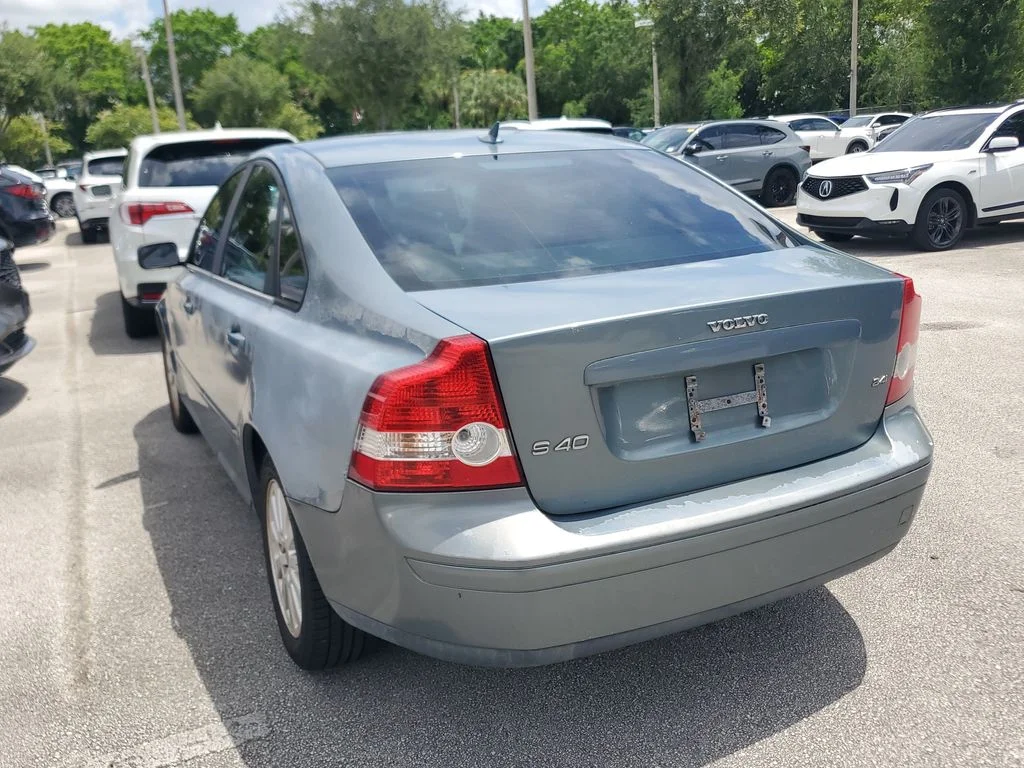 Used 2004 Green Volvo 2.4i image 6