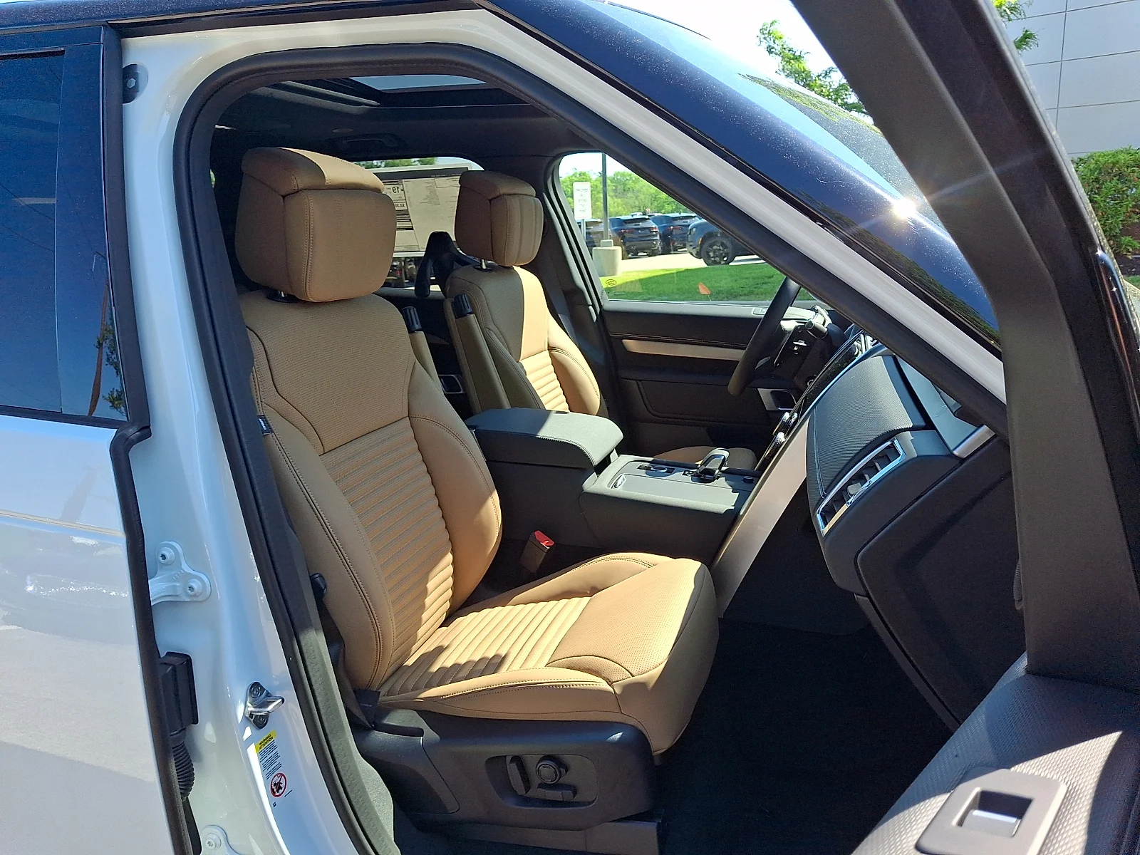 New 2026 Fuji White Land Rover Gemini Edition image 3