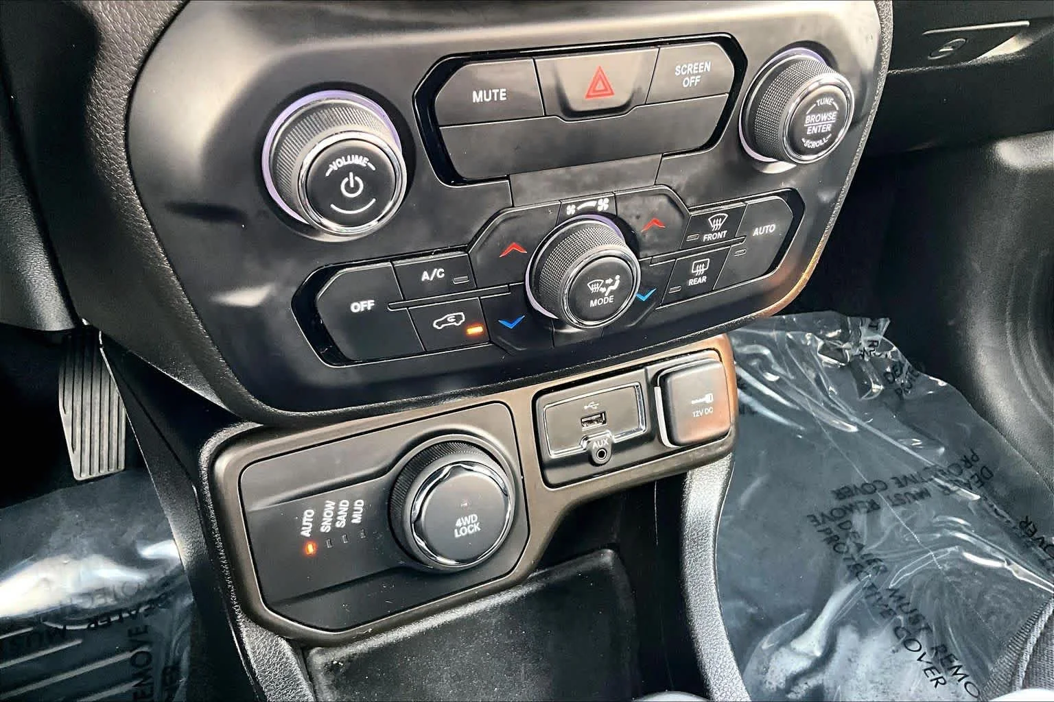 Used 2020 Granite Crystal Metallic Clearcoat Jeep Sport image 33