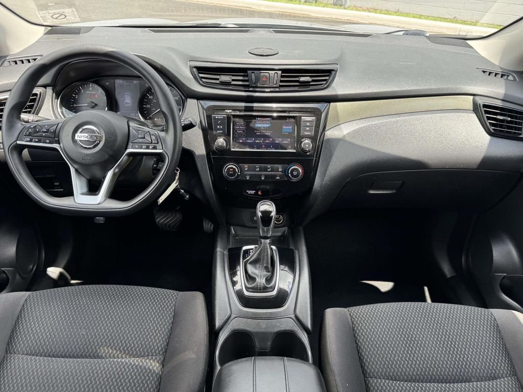 Used 2019 Silver Nissan S image 2