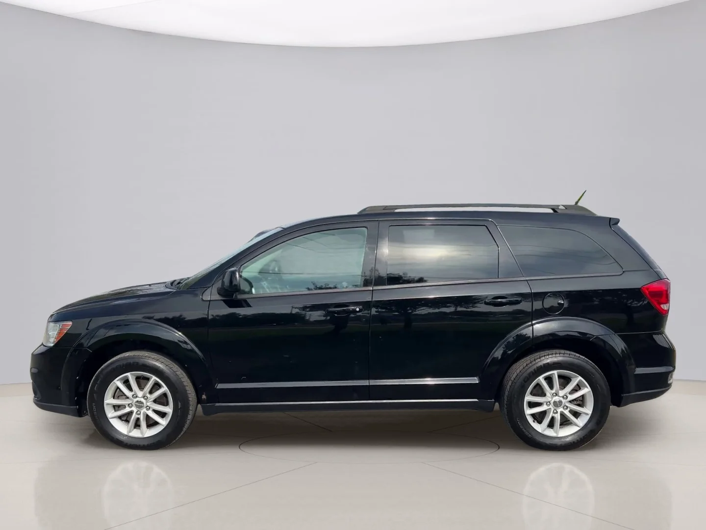 Used 2016 Black Dodge SXT image 2