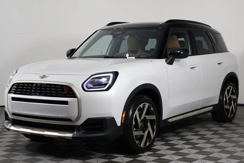 New 2027 White Metallic MINI Signature Plus image 1
