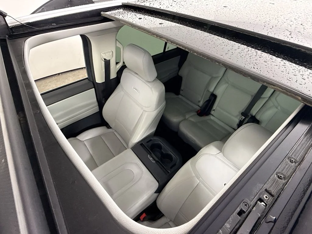 Used 2025 Oxford White Ford Platinum image 3