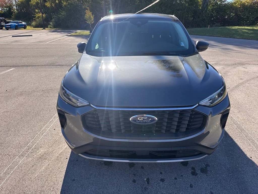 Used 2023 Gray Ford Active image 2