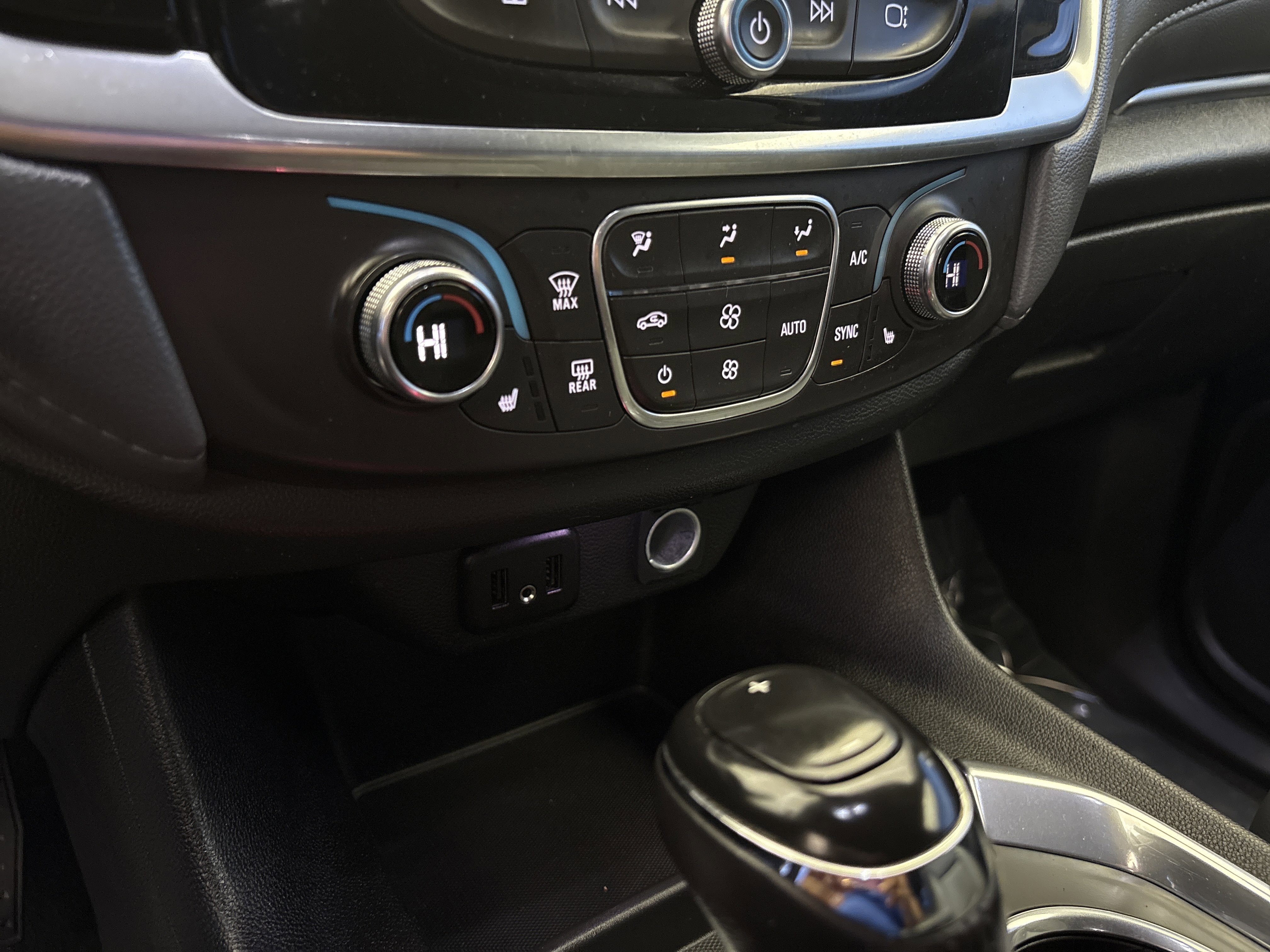 Used 2019 Summit White Chevrolet LT Leather image 21