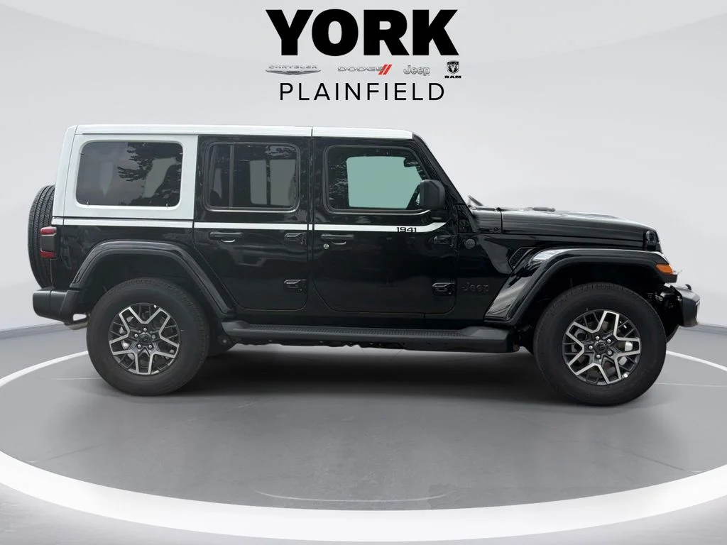 New 2026 Black Clear-Coat Exterior Paint Jeep Sahara image 4