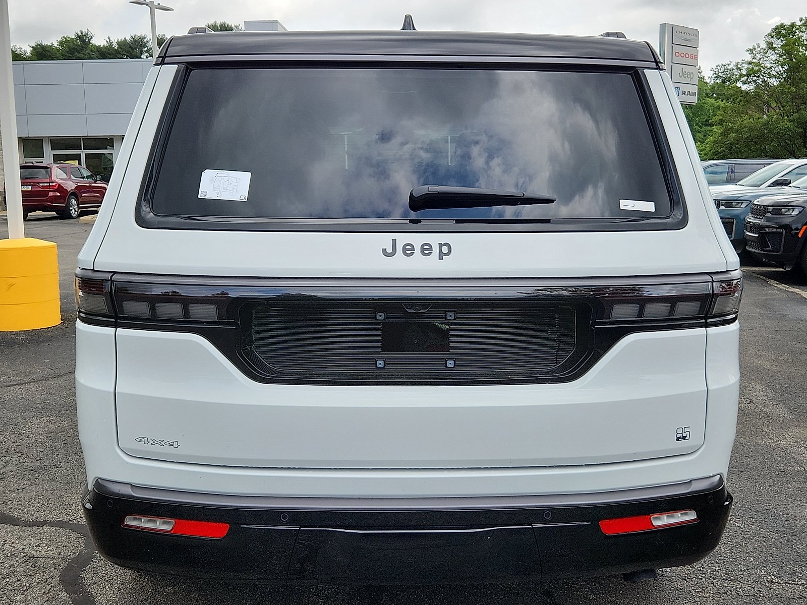 New 2026 Bright White Clear-Coat Exterior Paint Jeep 85th Anniversary Edition 4x4 image 5
