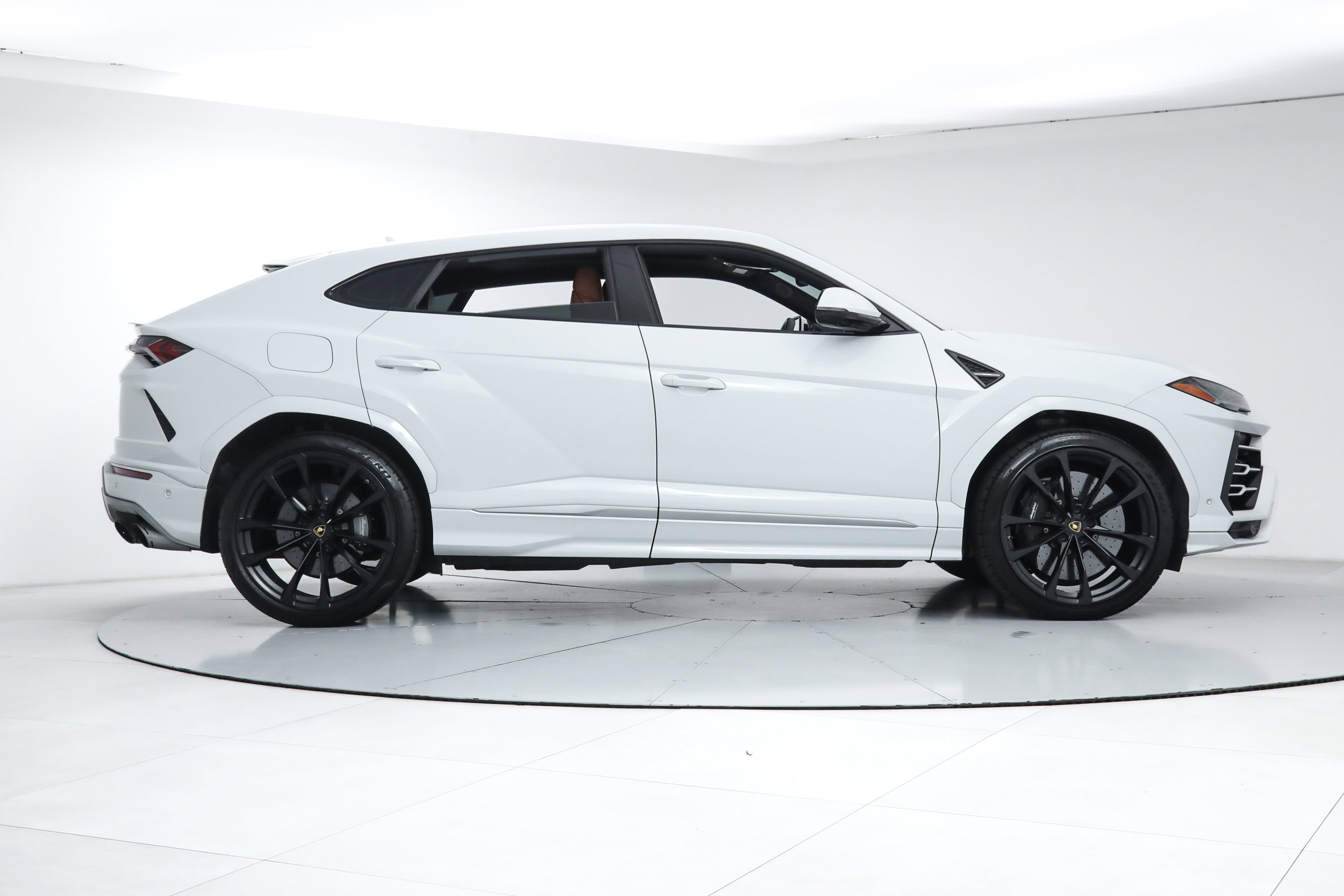 Used 2020 White Lamborghini  image 6