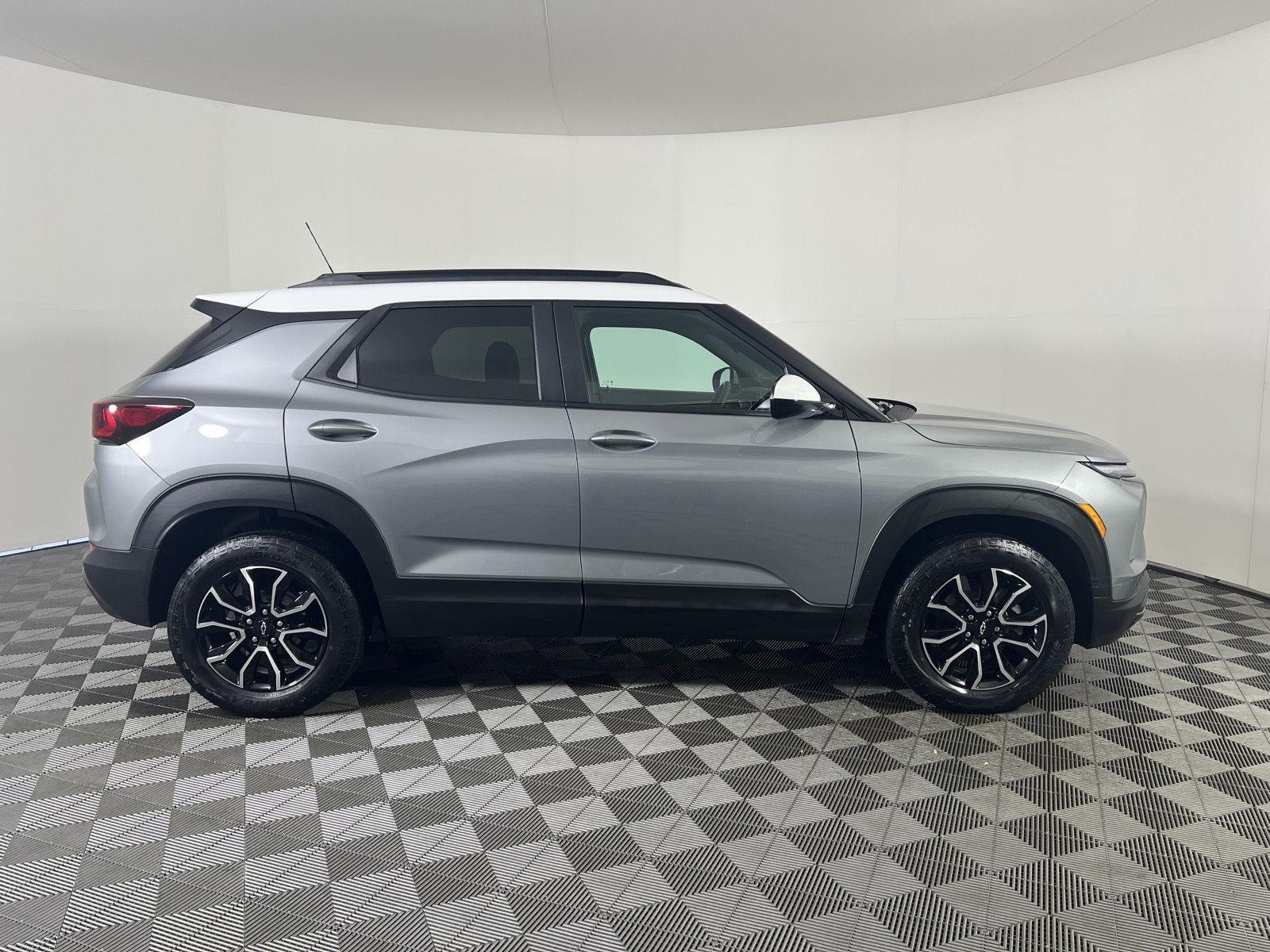 Used 2024 Sterling Gray Metallic Chevrolet ACTIV image 21
