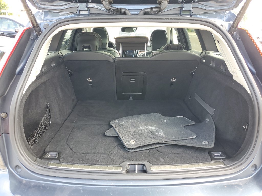 Used 2020  Volvo T5 image 8