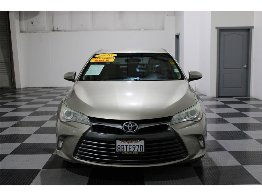 2016 Toyota Camry LE photo 3