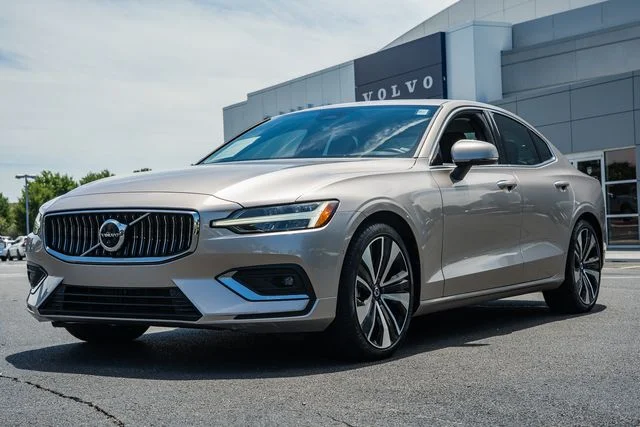 Certified Used 2023 Bright Dusk Volvo Ultimate image 3