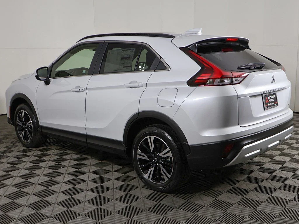 New 2026 White Mitsubishi SE image 14