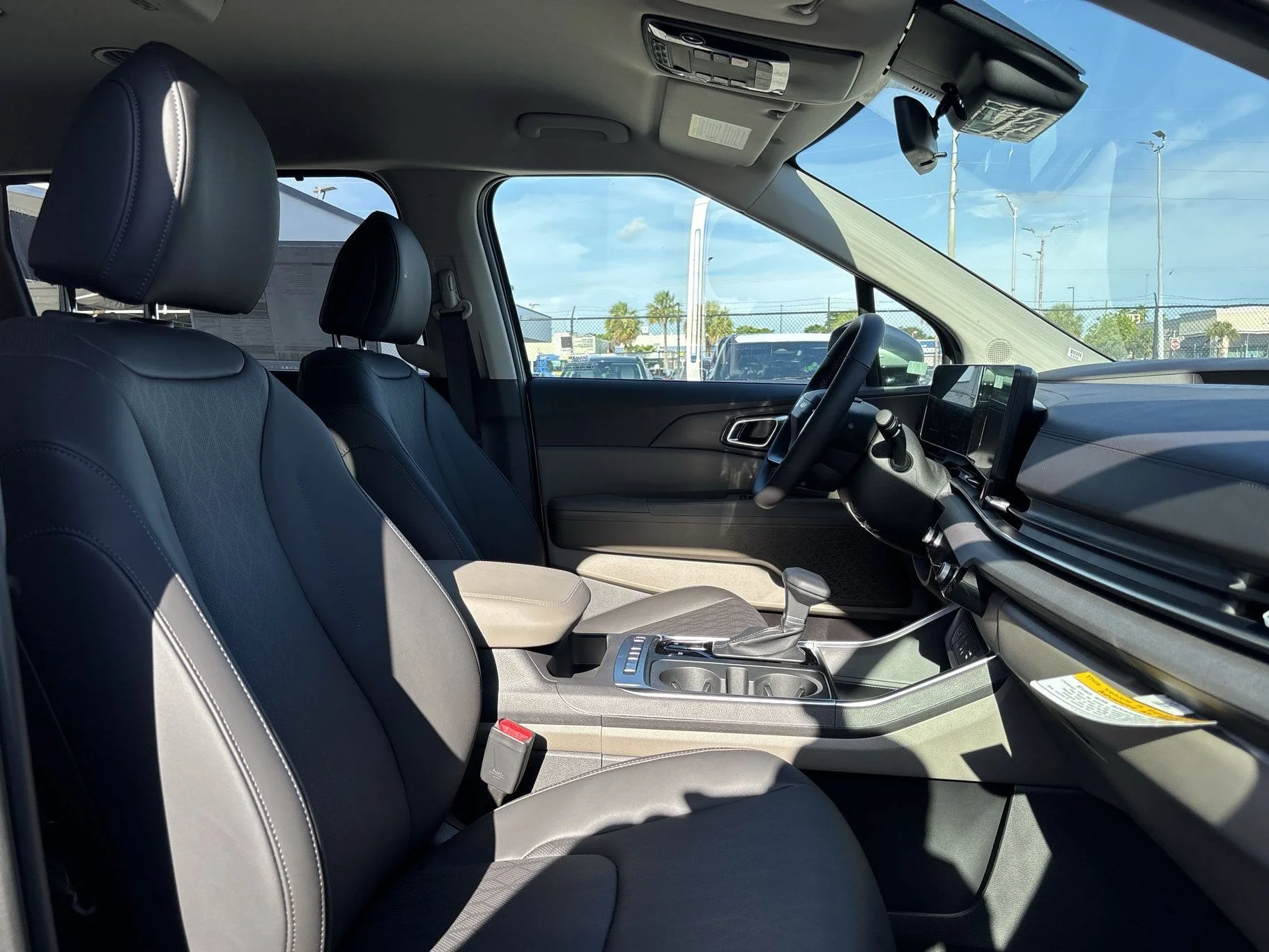 New 2027 Ivory Silver Kia EX image 24