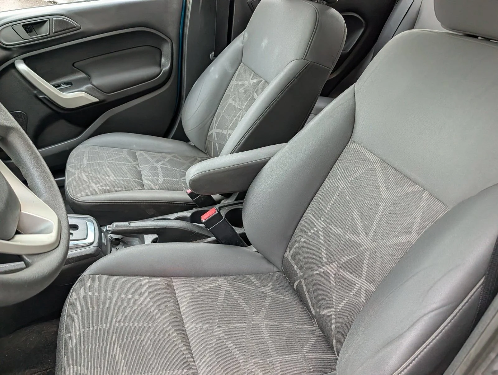 Used 2012 Blue Ford SE image 15