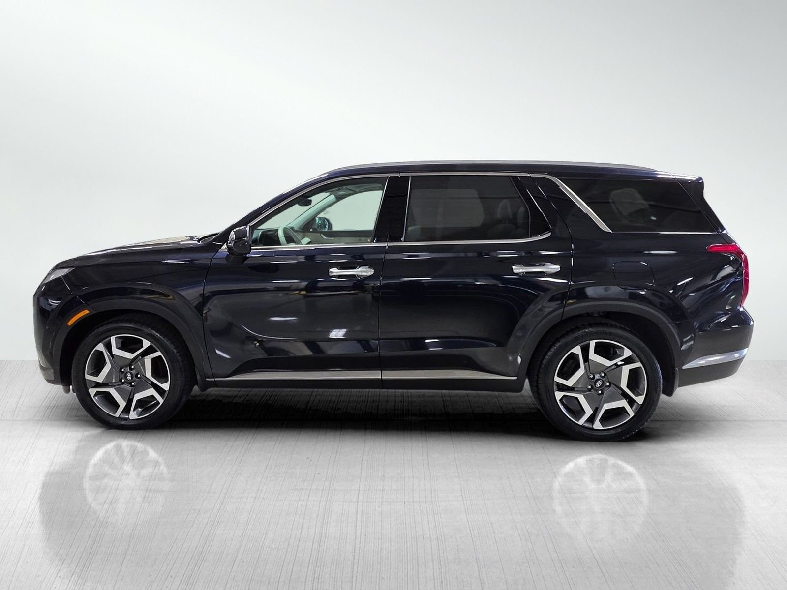 Certified Used 2023 Moonlight Cloud Hyundai Limited image 4