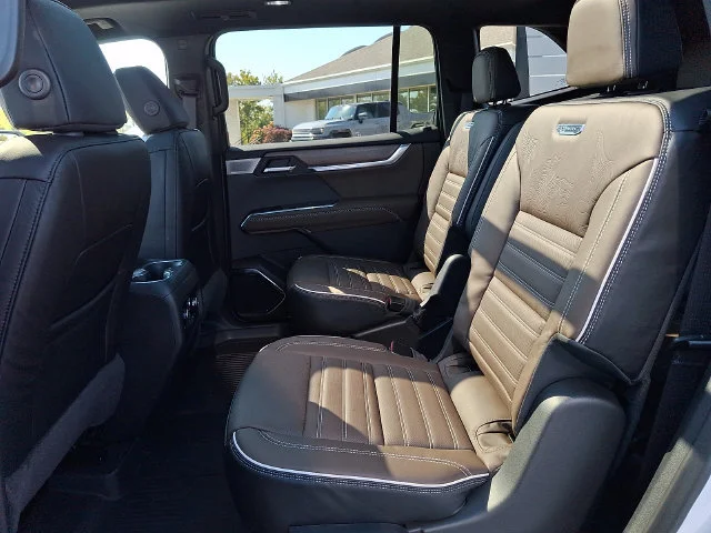New 2027 Glacier White Tricoat GMC Denali Ultimate image 10