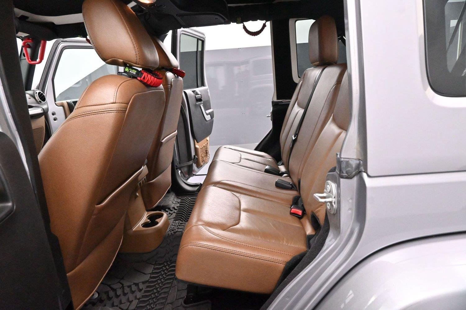 Used 2017 Billet Silver Metallic Clearcoat Jeep Sahara image 29