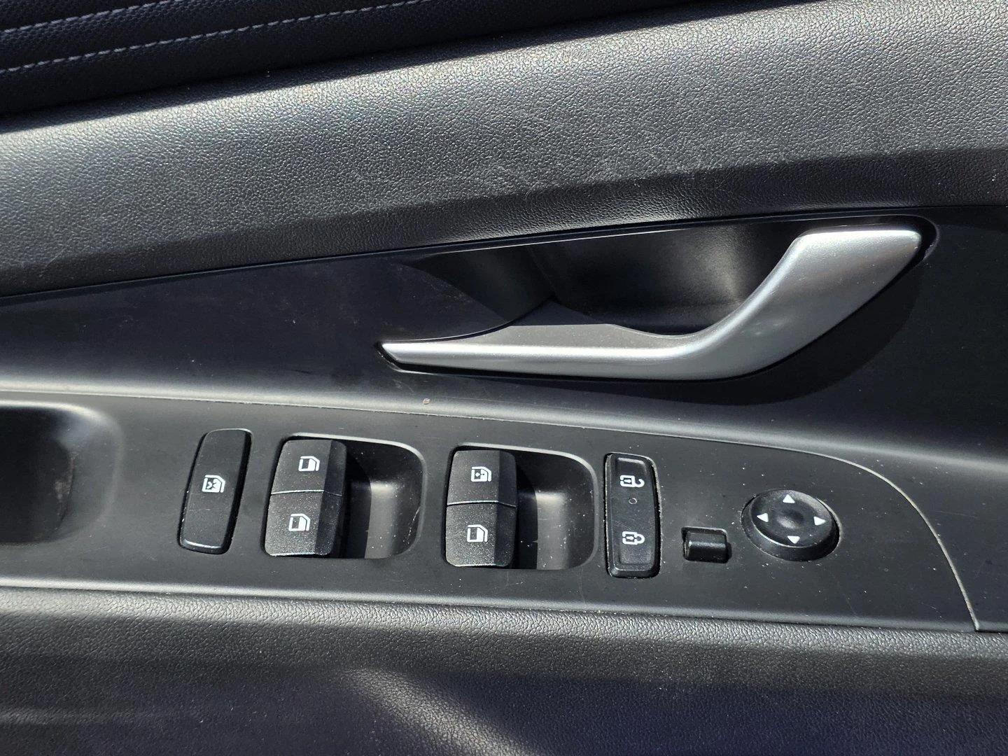 Used 2025 Intense Blue Hyundai SEL Convenience image 25