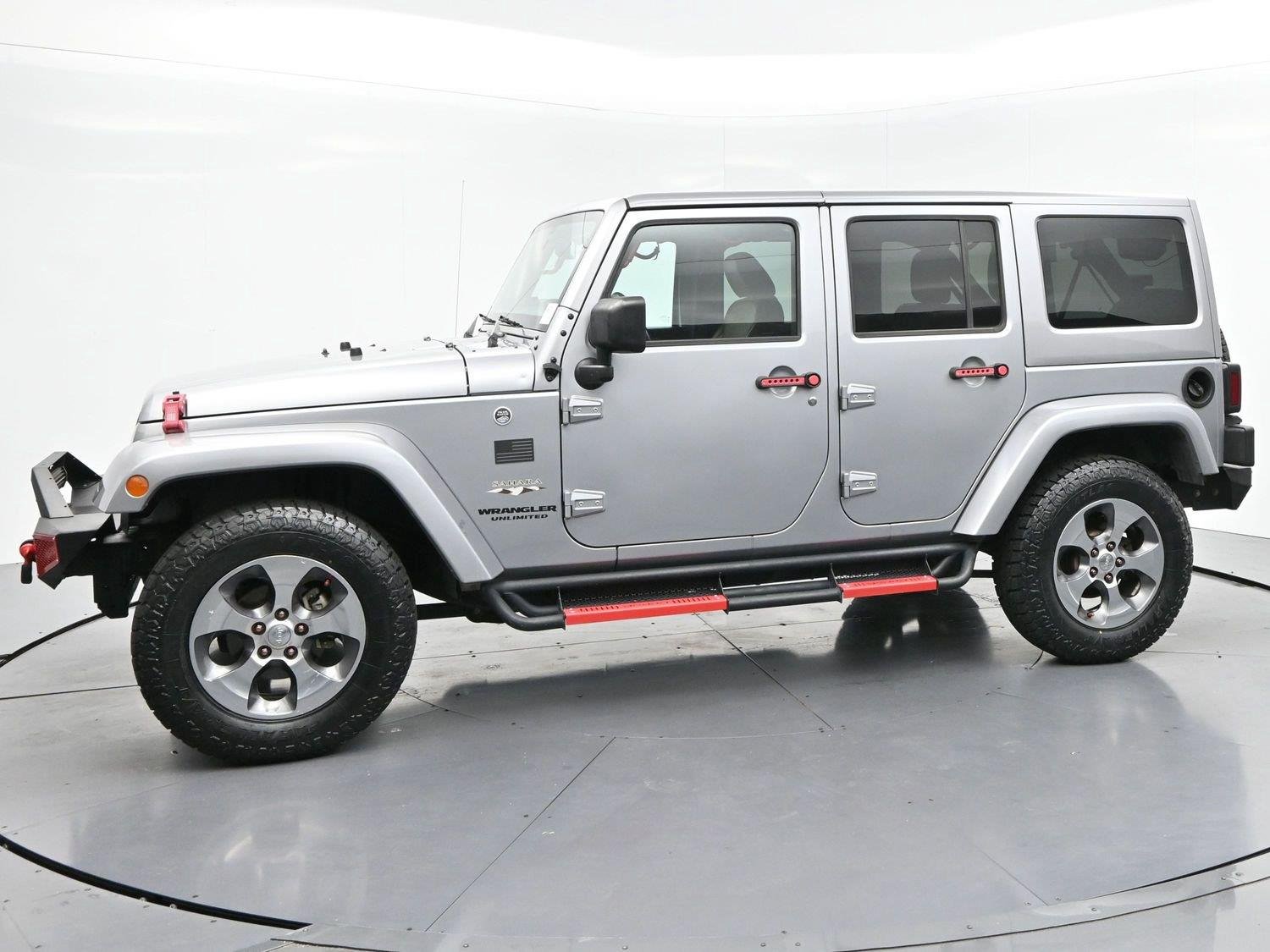 Used 2017 Billet Silver Metallic Clearcoat Jeep Sahara image 4
