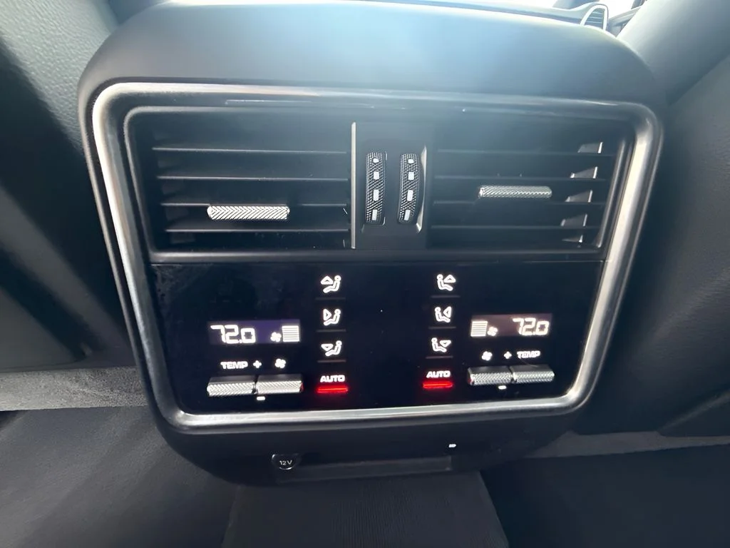 Used 2023  Porsche Base image 8