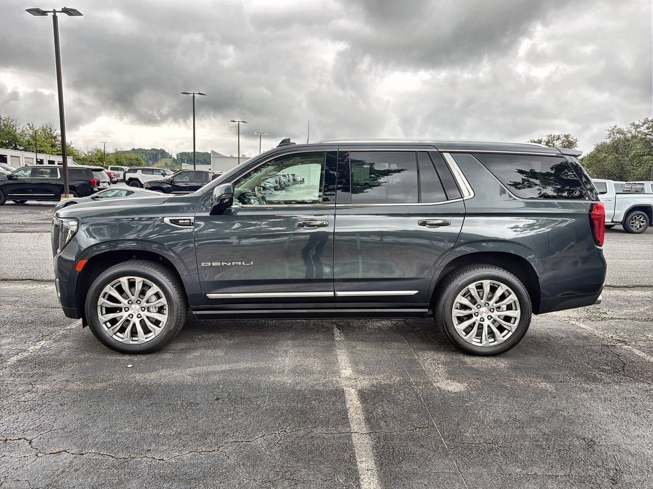 Used 2022 Hunter Metallic GMC Denali image 5