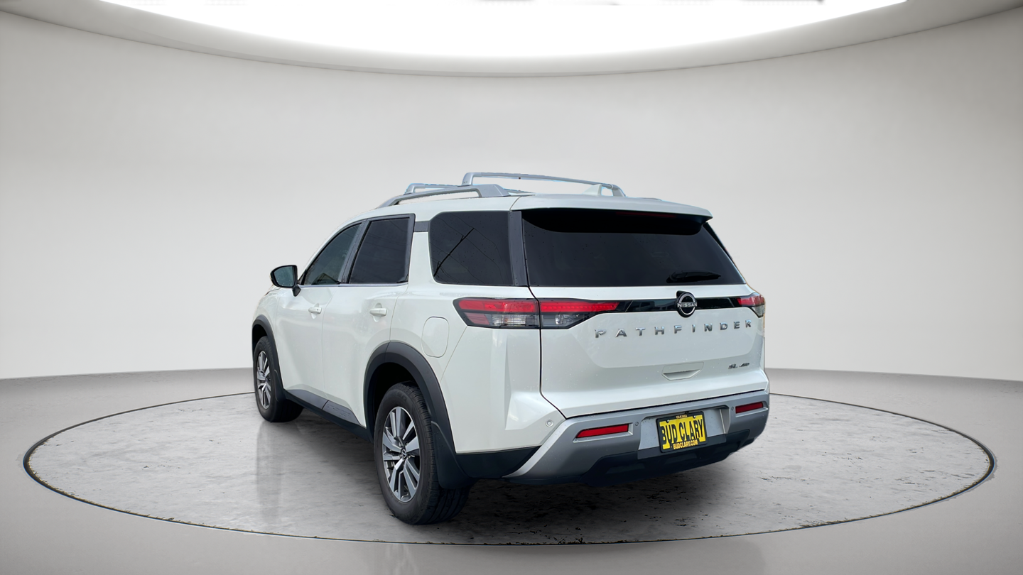 Used 2022 White Nissan SL image 3