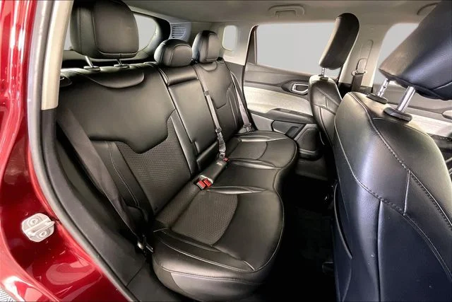 Used 2022 Red Jeep Latitude image 20
