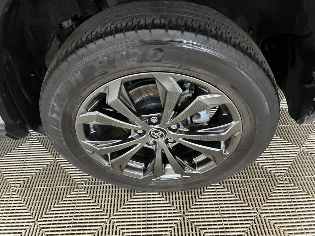 Certified Used 2022 Green Toyota XLE Premium image 10