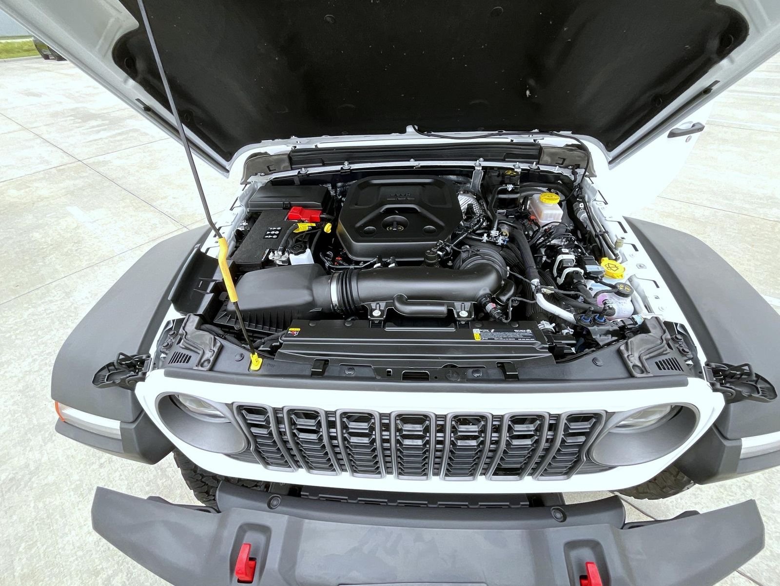 Used 2025 White/off-white Jeep Rubicon image 24
